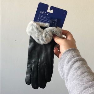 Leather gloves with fur lining!